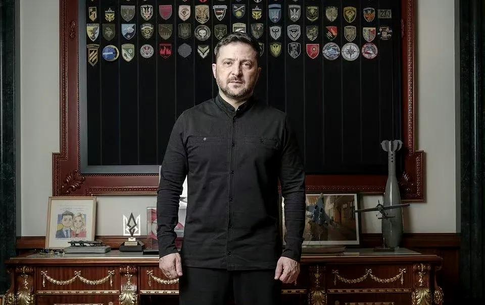 据美国《大西洋月刊》报道，乌克兰放弃了美国，泽连斯基放弃了懂王。
文章指出，乌克