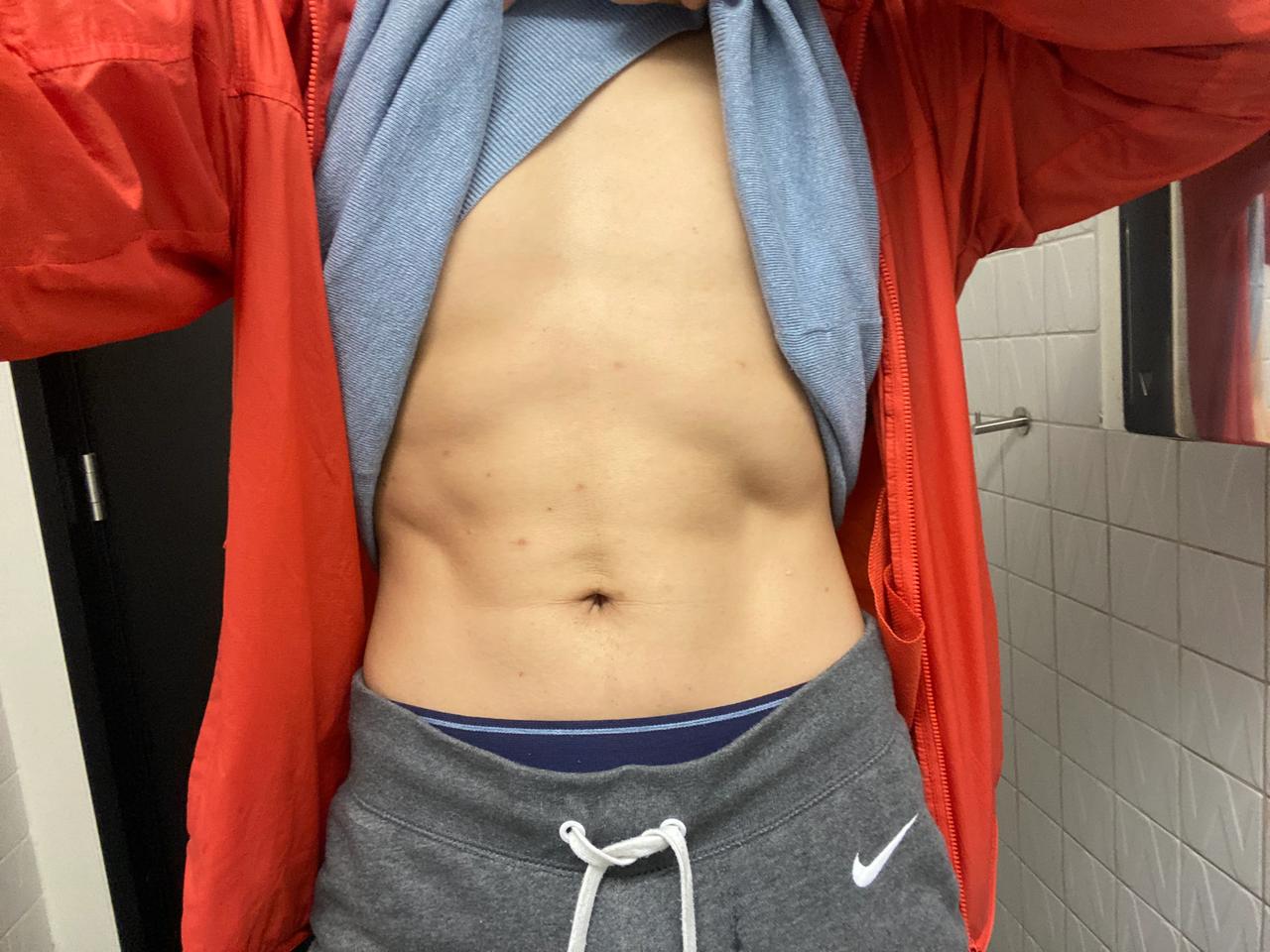 终于练出腹肌了！