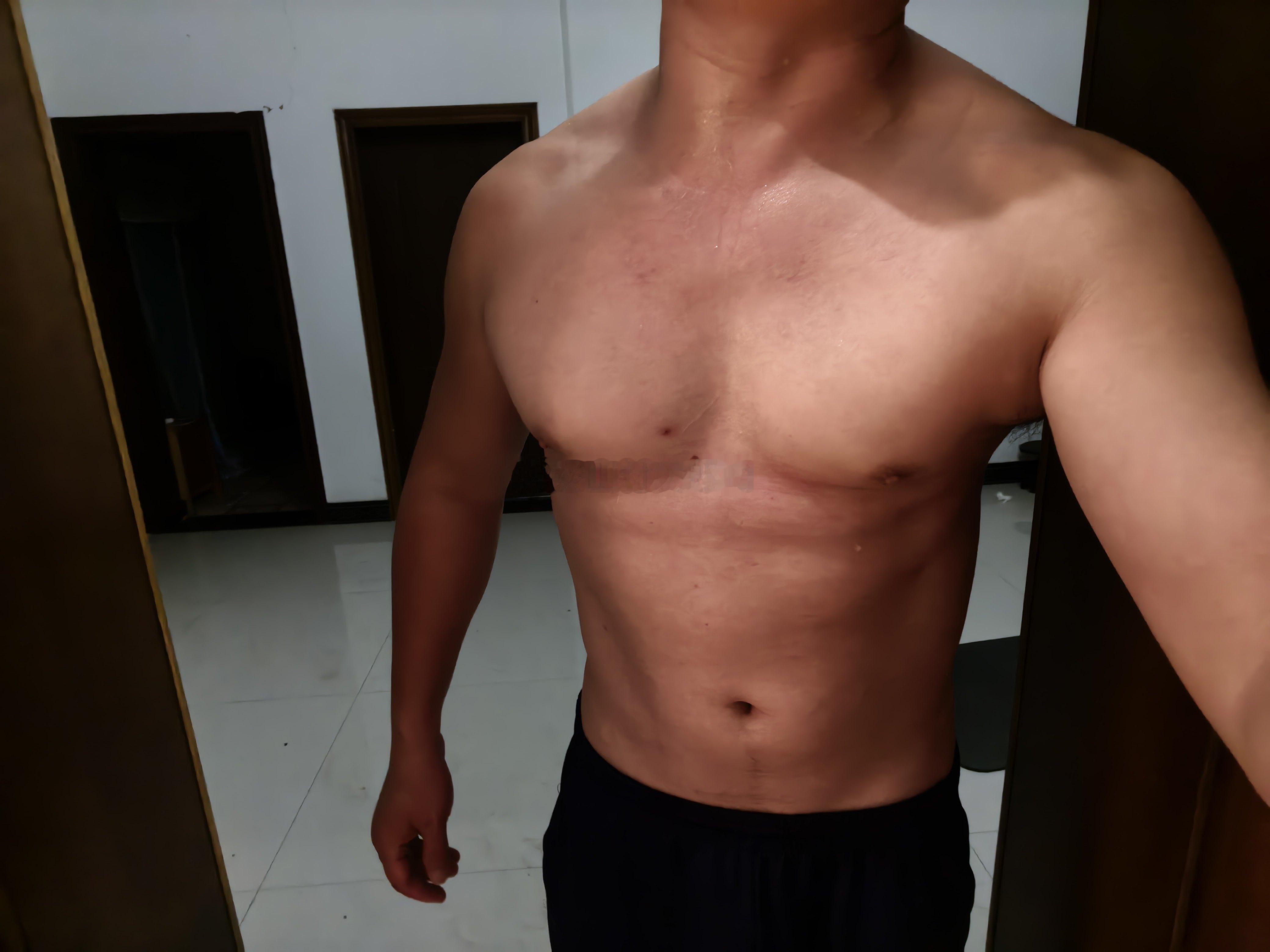 累惨了，没想到哑铃还挺废人，我还是愿意扛化肥！[泪奔]运动打卡运动就是坚持健身 
