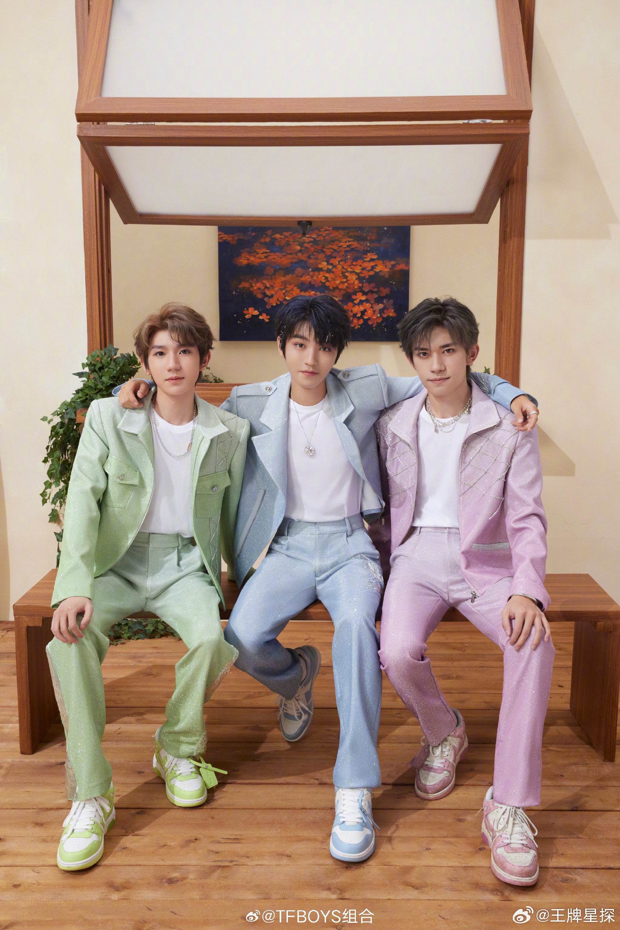 王源手搓小蛋糕庆祝工作室九周年TFBOYS个人工作室成立9周年 TFBOYS个人