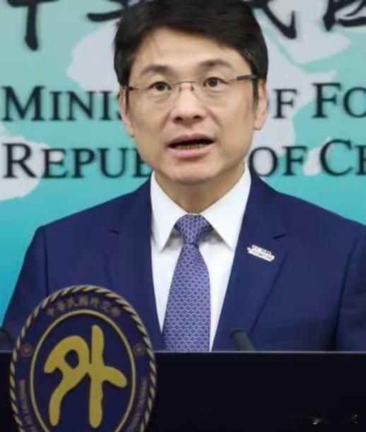 台湾当局的最新回应来了。

解放军在台海连着两天实弹打靶。赖清德那边立马跳脚，嘴