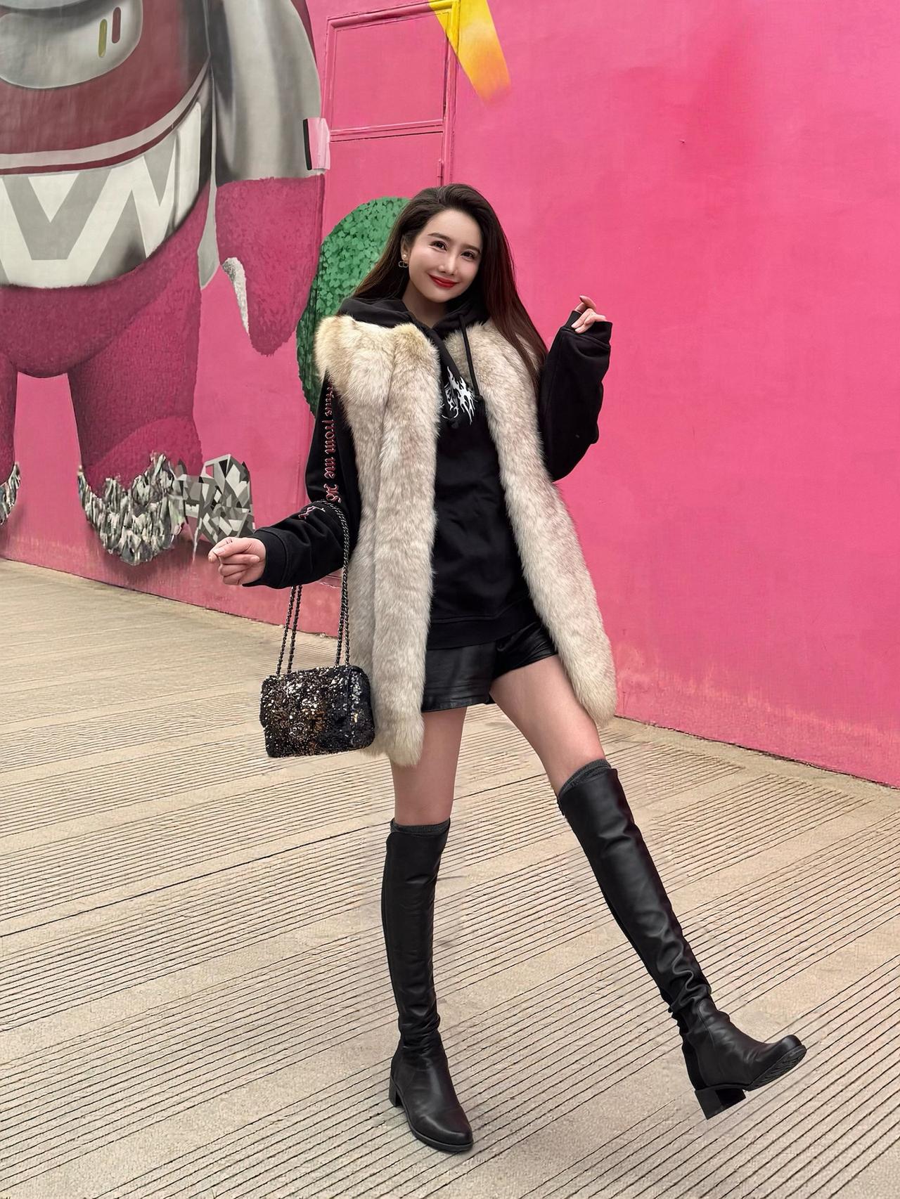 冬日氛围感贵气值拉满了😍|||宝宝们 今日Look分享来咯
这次选择了灰色狐狸