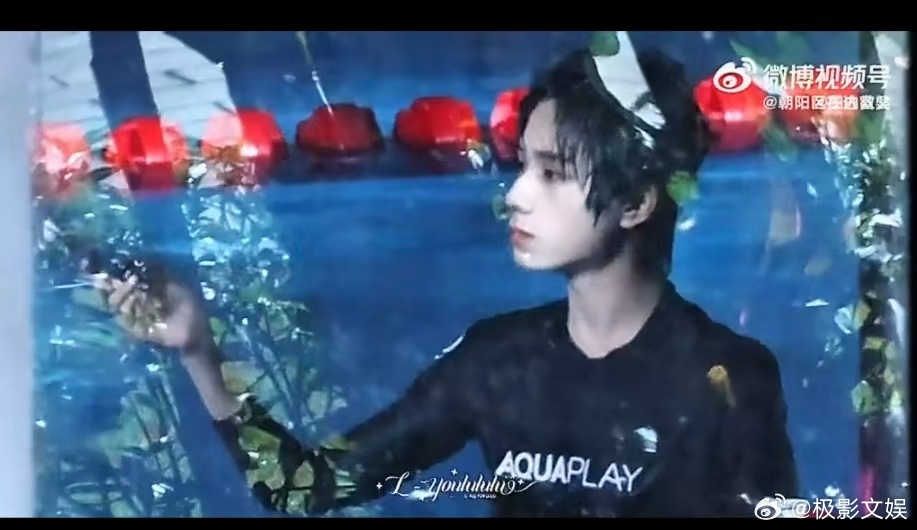 王橹杰神级骨相王橹杰素颜湿发好优越王橹杰神级骨相，哇塞，行行行 