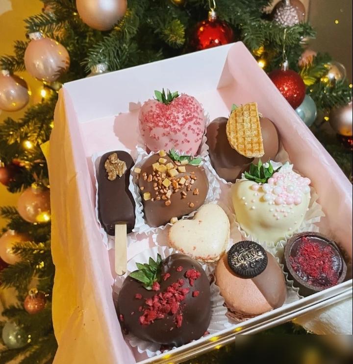 别跟我扯什么战术分析。我告诉你，荷甲赛季末的保级战，根本不是足球，是动物世界里的