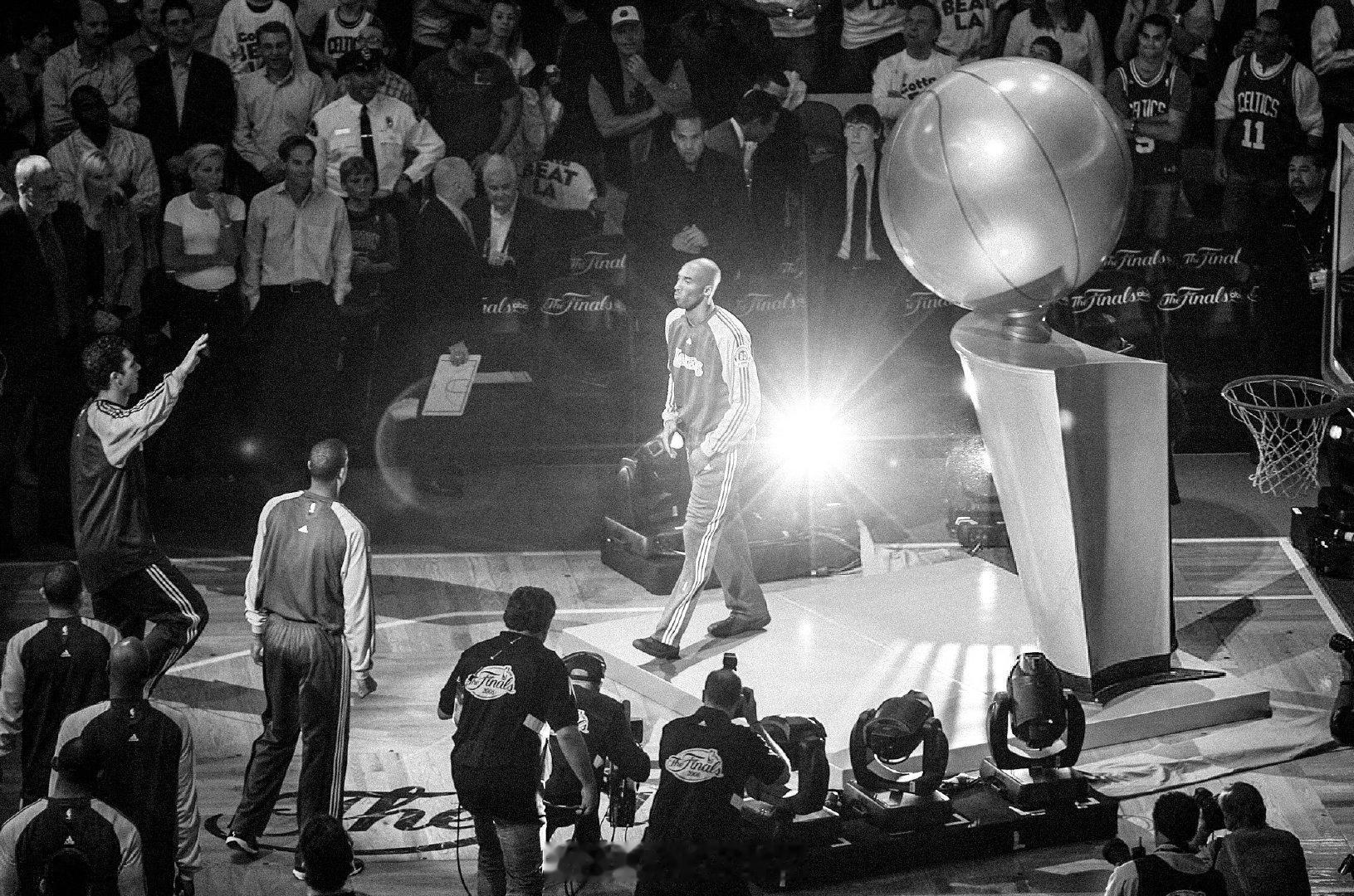 篮天下 2008年NBA总决赛黑白照片，黄绿大战硝烟再起🔥Images via