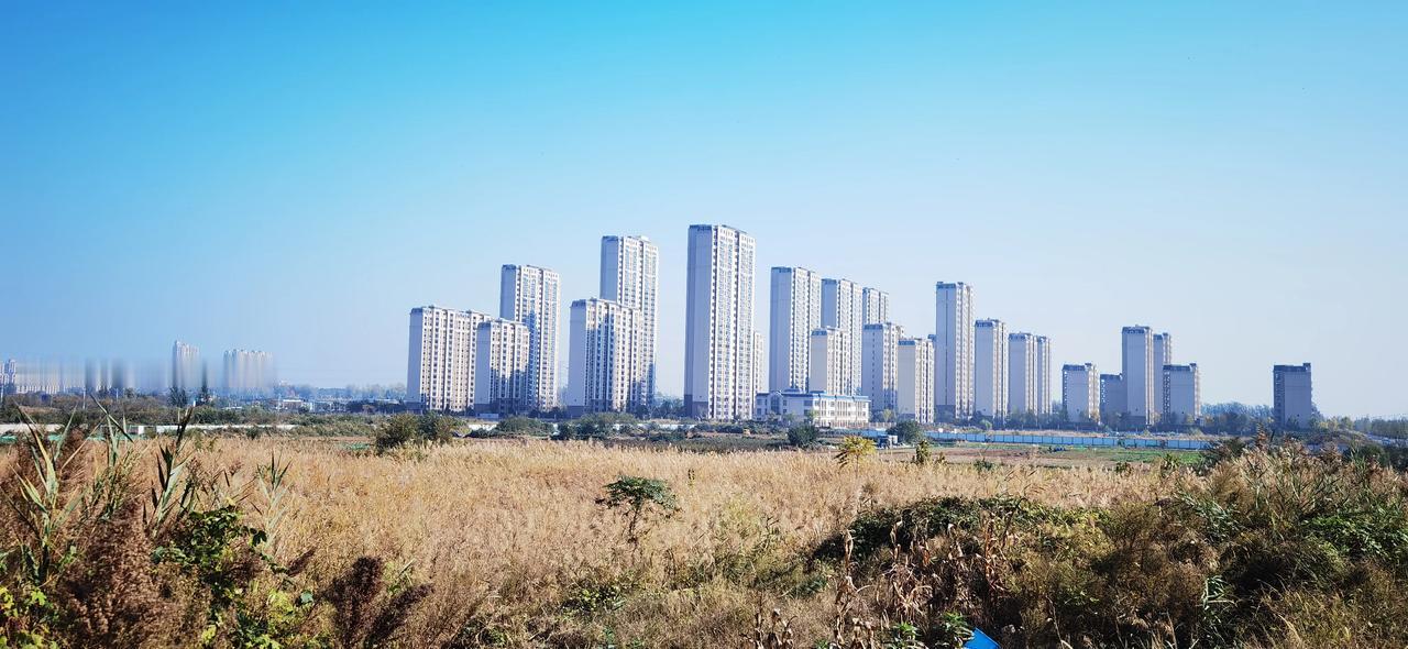 #你支持房价的上涨还是下跌？#作为底层老百姓我当然自我房价下跌，作为无房一族，终