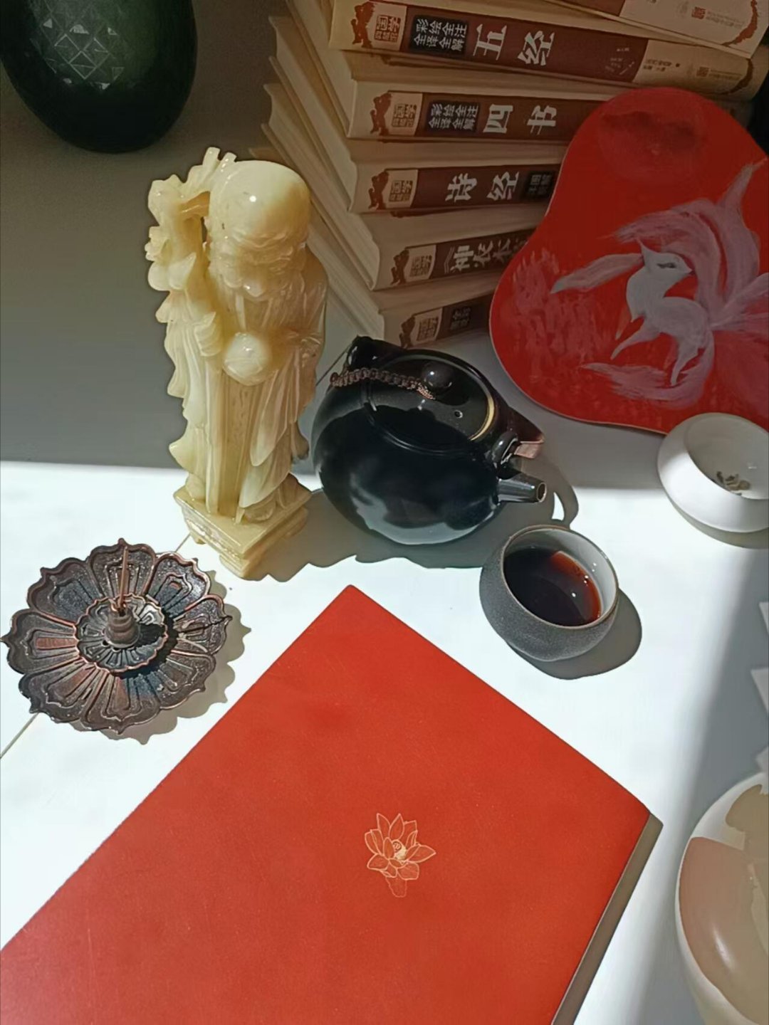 《次第花开》是一本讲解佛学与修行的通俗读物，以下是一些常见的读后感： 心灵的慰藉
