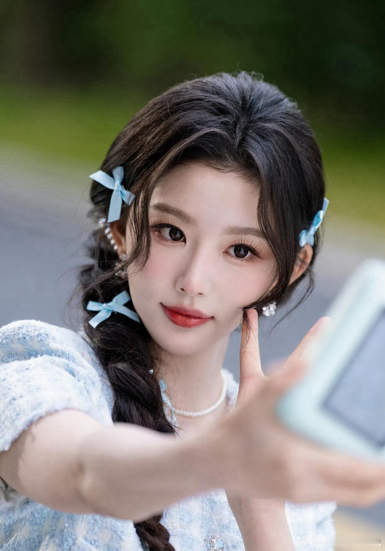 1.何润东这波翻红挺突然的，他自己都没想到，虽然外界拿他演的“项羽”和张凌赫演的