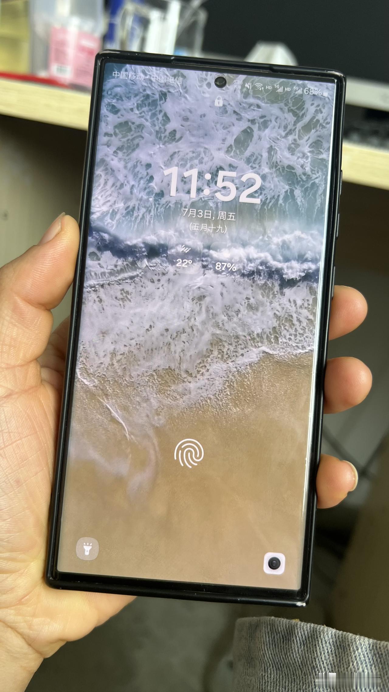 我这部三星S23ultra是在去年1月份在京东官翻机旗舰店买的，现在刚好一年半的