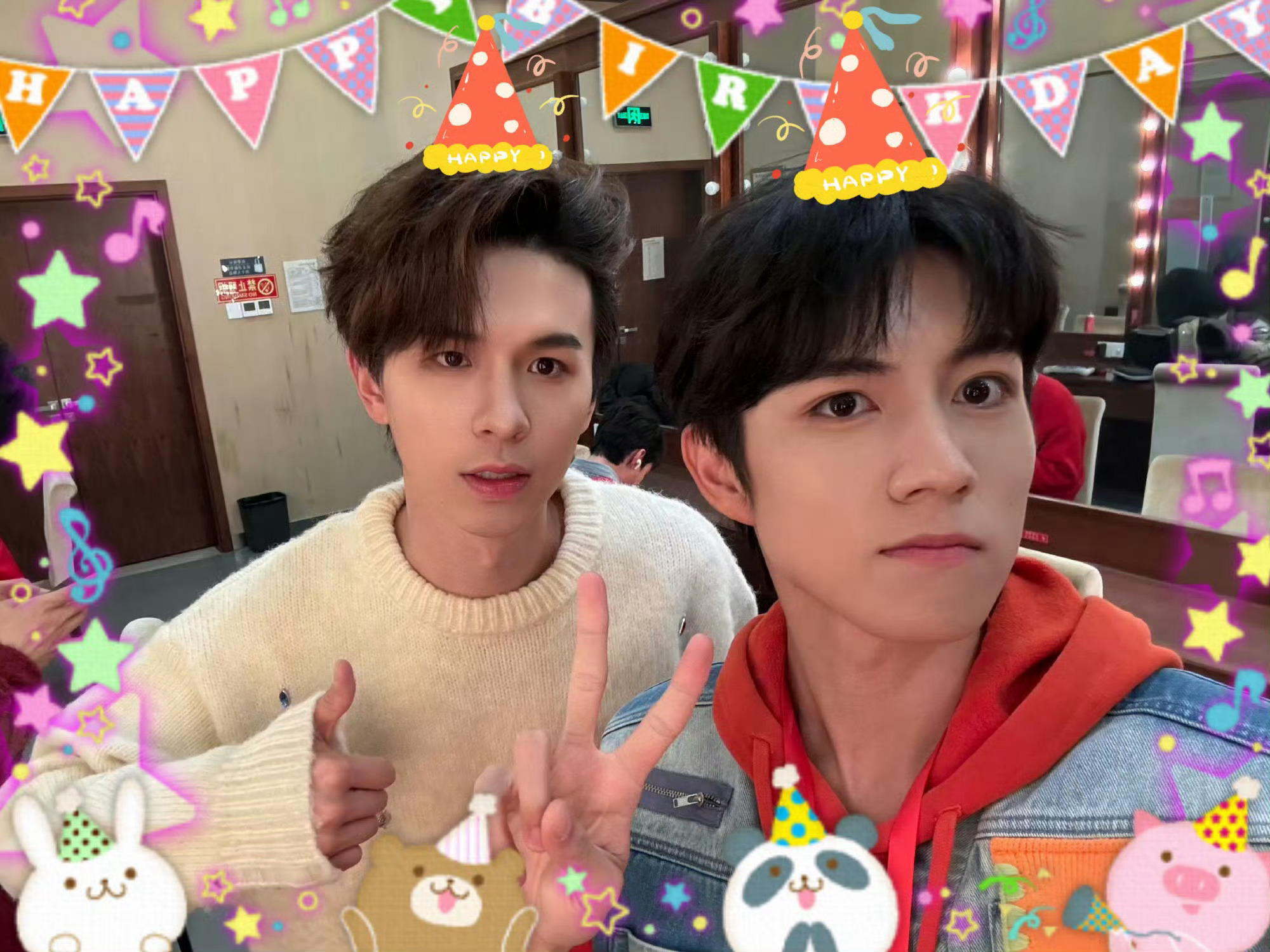 #何浩楠赵一博生日直播#何浩楠赵一博生日快乐🎂今天是个超级开心的日子！相逢就是