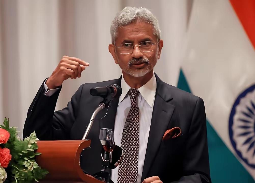 印度终于醒悟过来了！印度外长苏杰生终于表示：如果中俄倒下，下一个轮到的就是印度。