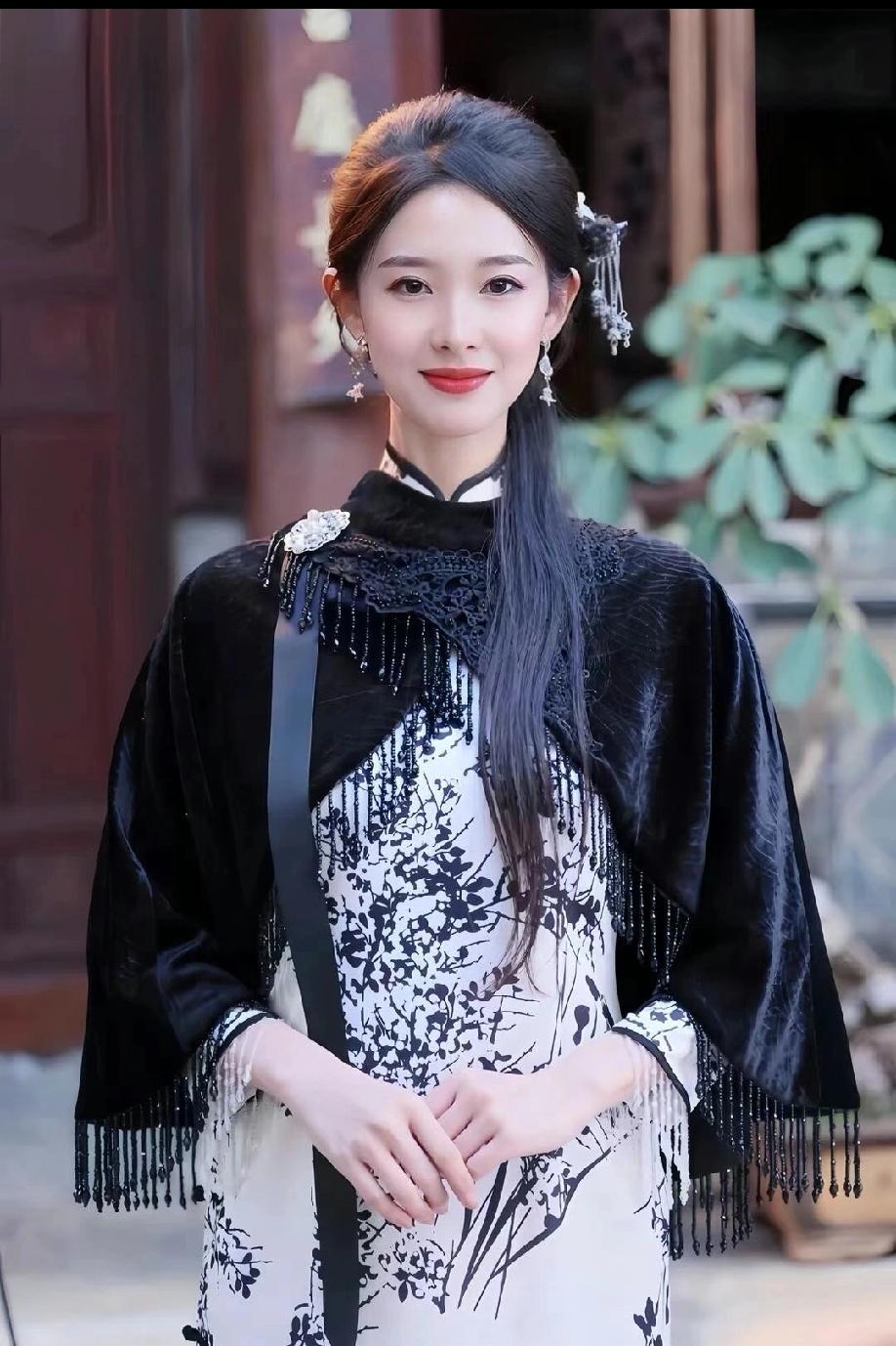 旗袍玫瑰，令人爽心悦目。旗袍风景 晒图笔记大赛 女人真正的美是什么样的？