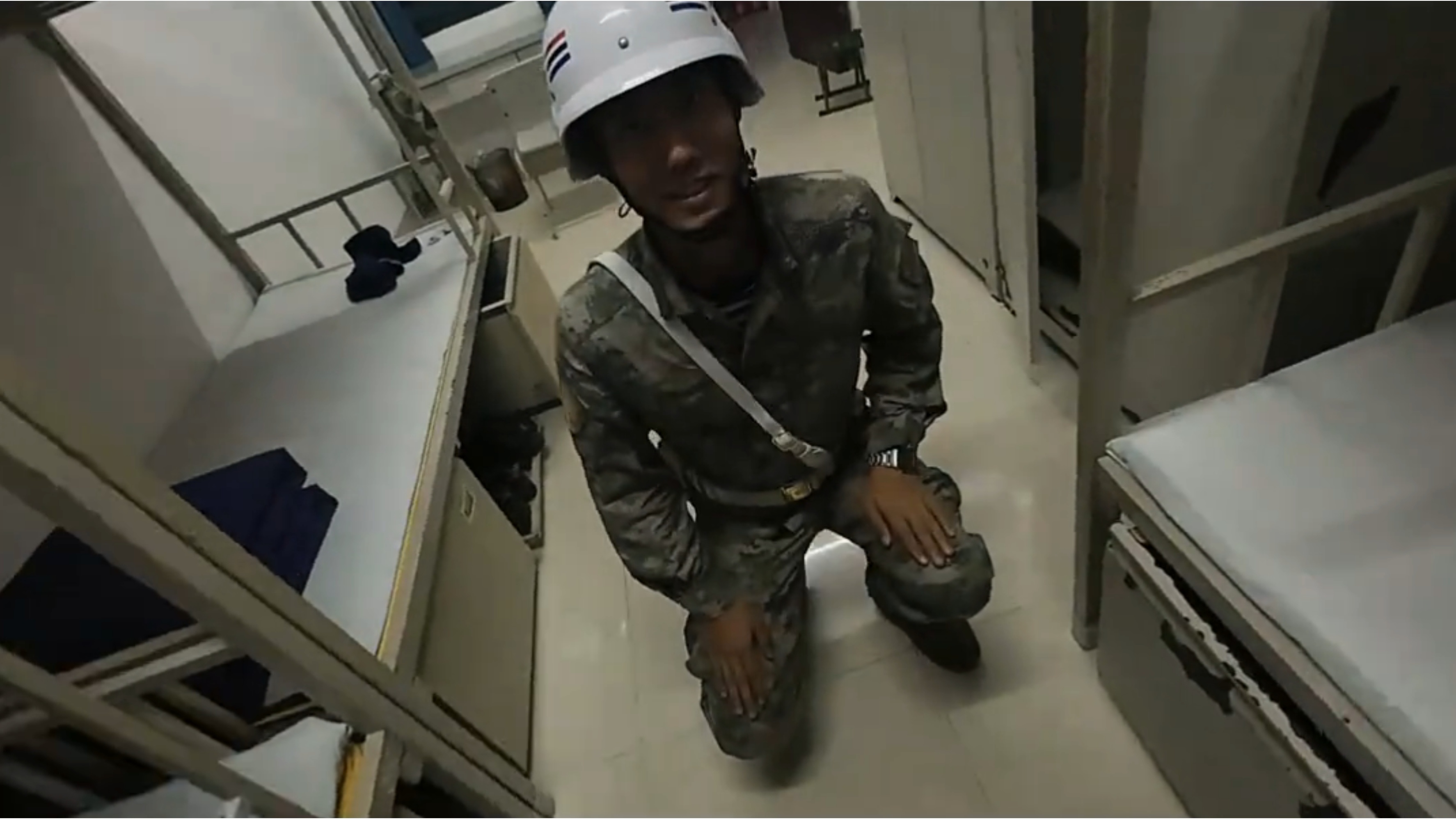 兵哥哥 真想把他给取了