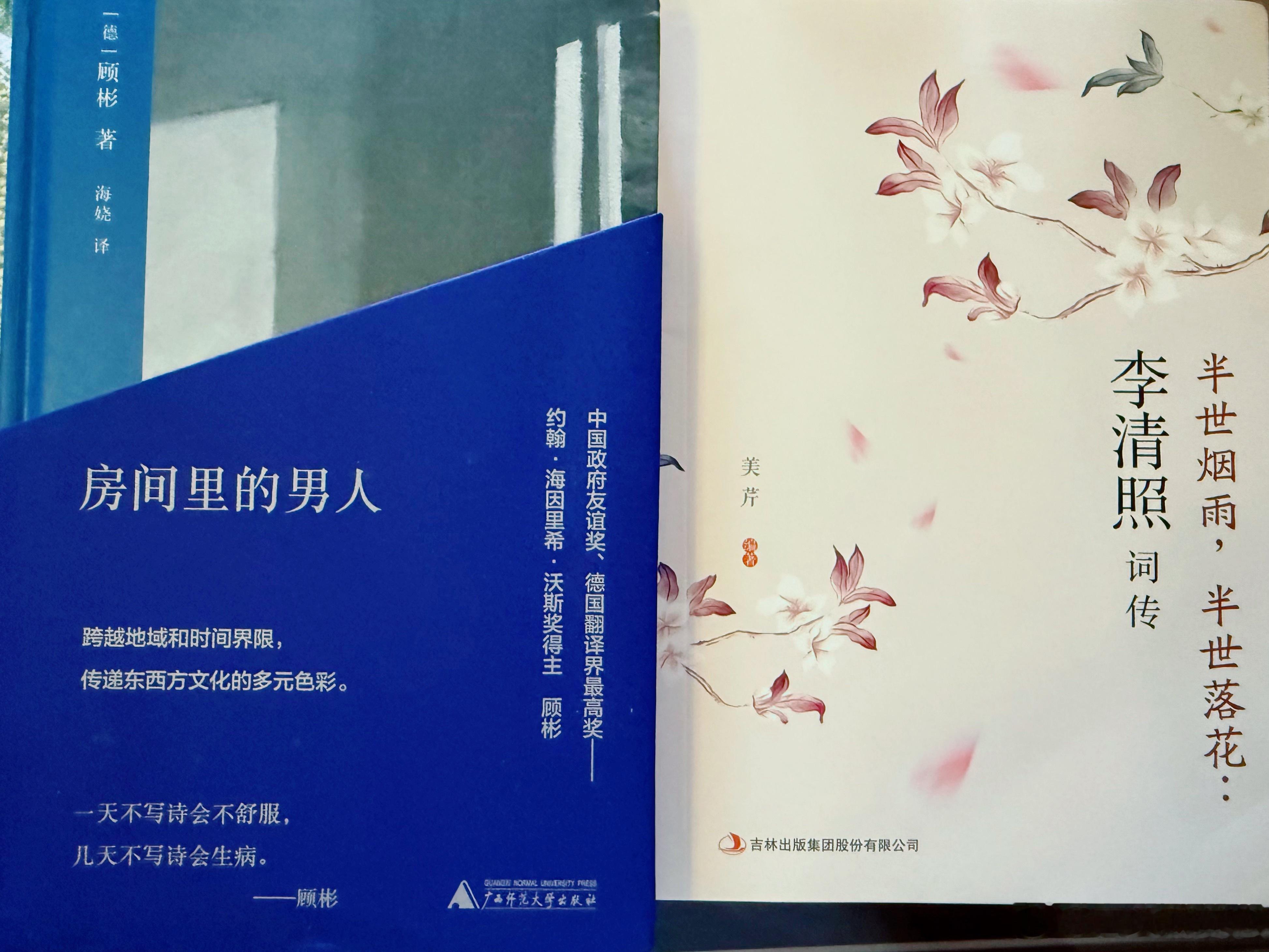 房间里的男人。半世烟雨，半世落花。 