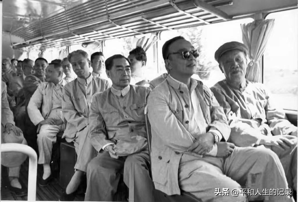 1958年5月25日下午，毛泽东、刘少奇、周恩来、朱德等出席八届五中全会的全体中