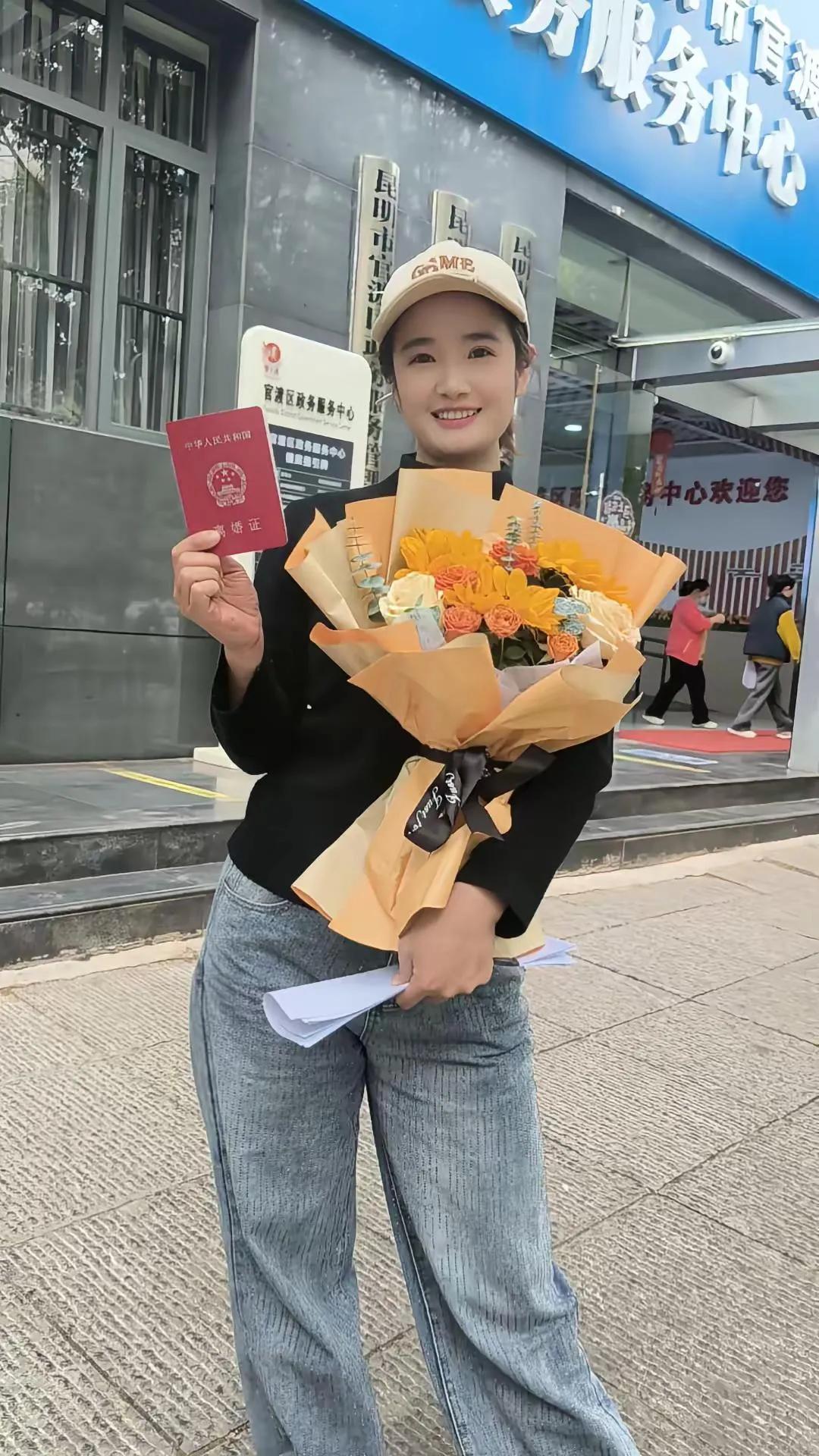 百思不得其解！这有什么好笑的！正常人不应该很难过吗？