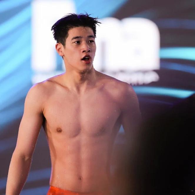 #方力申 有效采访# tvb的有效采访 潘展乐还学起了粤语！[笑cry] ​​​