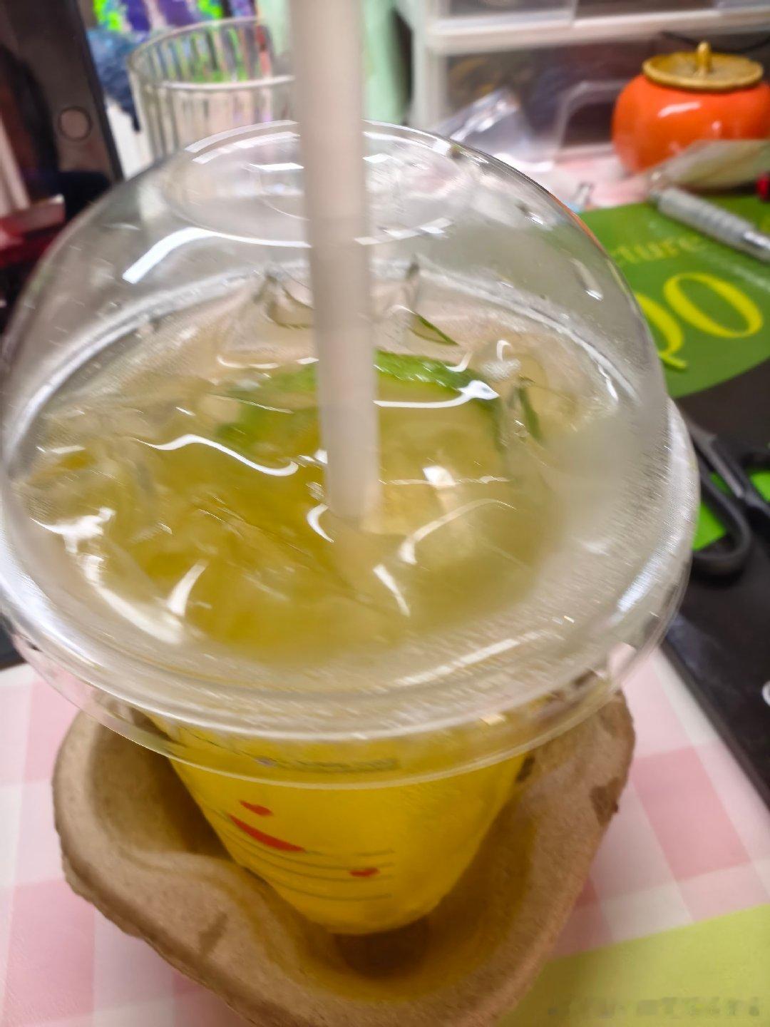 瑞幸的冰块好多啊，谁要？ 