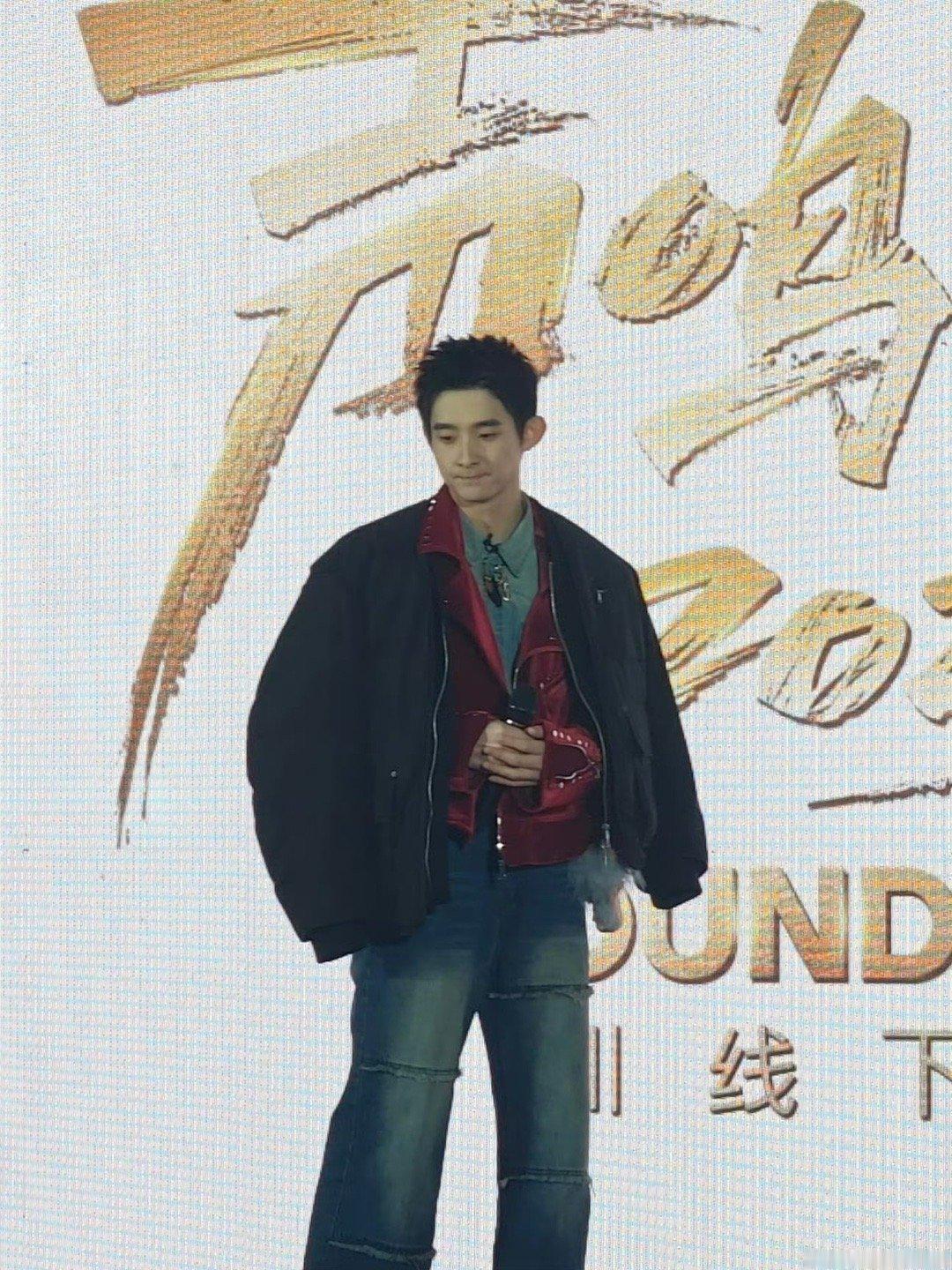 史上最慌乱伴舞团危晋宇《牛仔很忙》，马韬魏忠杰狗狗祟祟默契上台伴舞！史上最慌乱伴