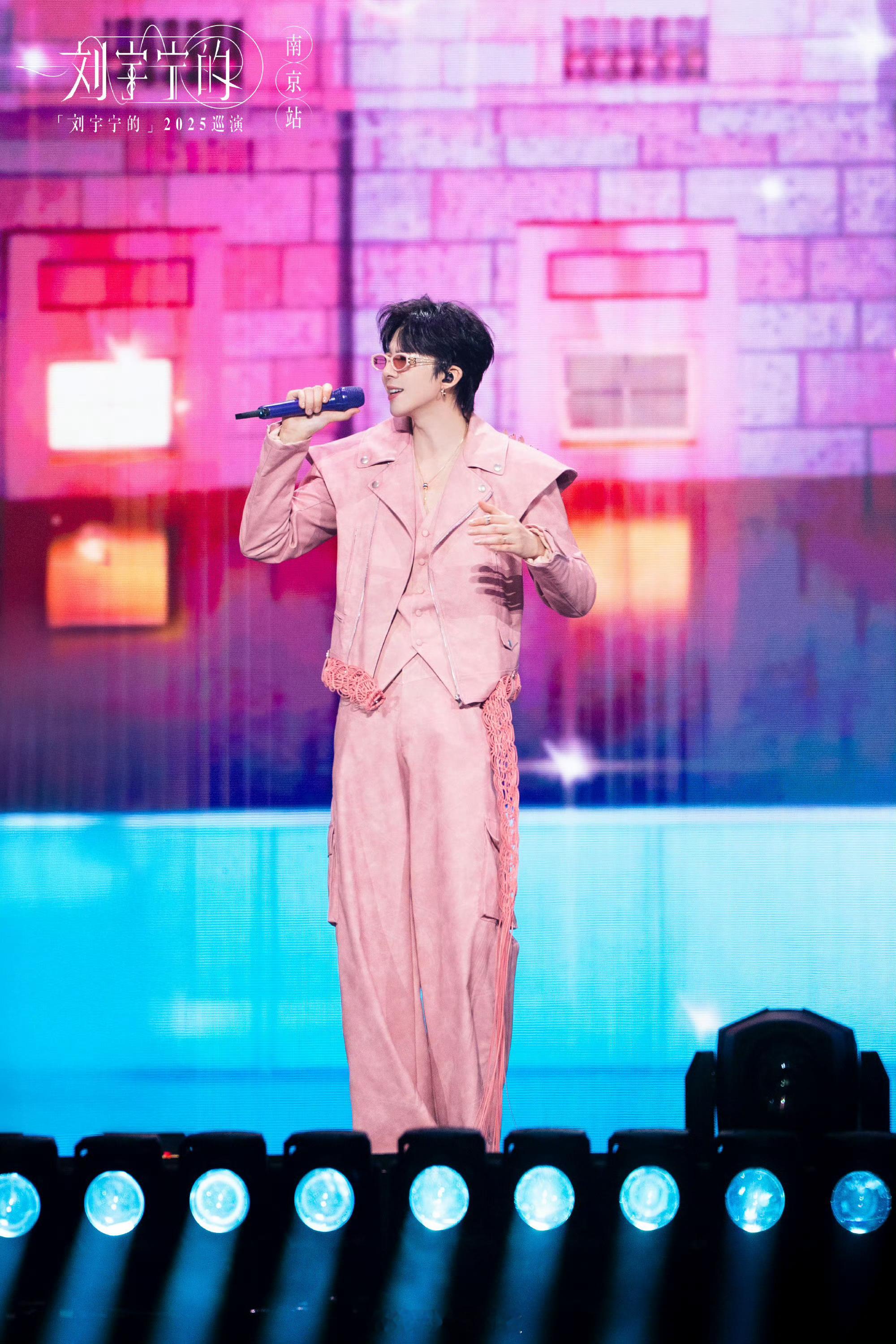 刘宇宁被贴脸叫老公的反应刘宇宁被贴脸叫老公勇敢的人先享受世界，勇敢的粉先贴脸叫老