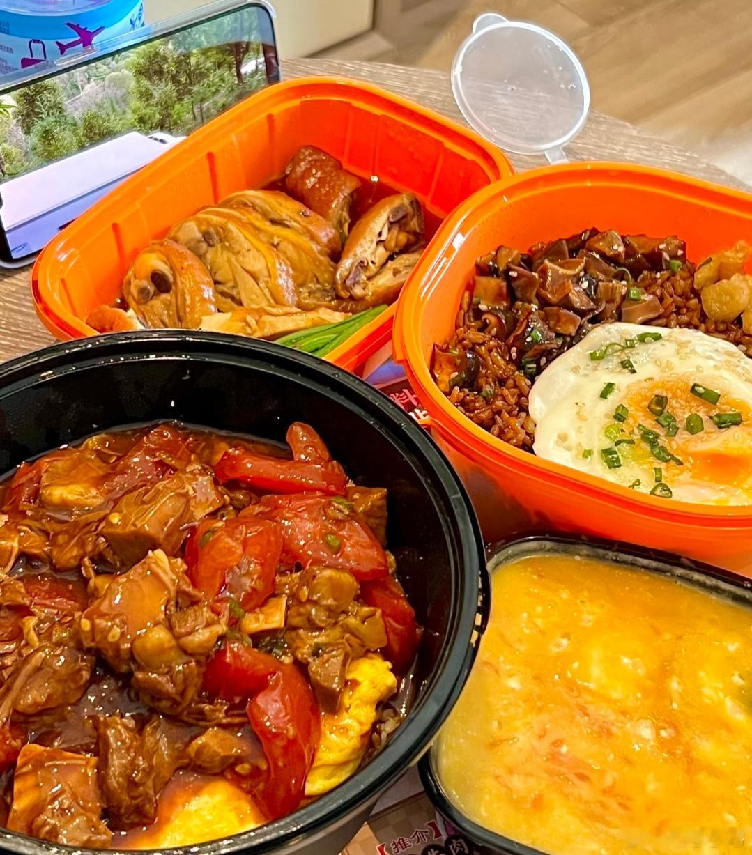 点外卖备注只要一点点饭时 商家肯定要忙坏了，全是预制菜，还得从盒里扒拉出了，剩下