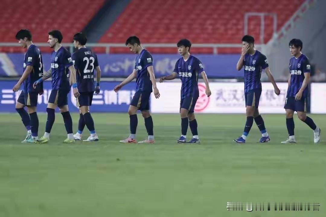 中超魔幻现实：去年穷得叮当响，愣是绝地求生；今年砸了真金白银，反而在降级区游泳！