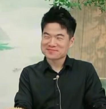 对做客《主创请开麦》的嘉宾很好奇。
    内心十分期待是星爷，两个真诚可爱的人