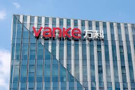 20亿规模的公开债，100%全票通过展期。四月下旬，万科又一次在债务违约的悬崖边