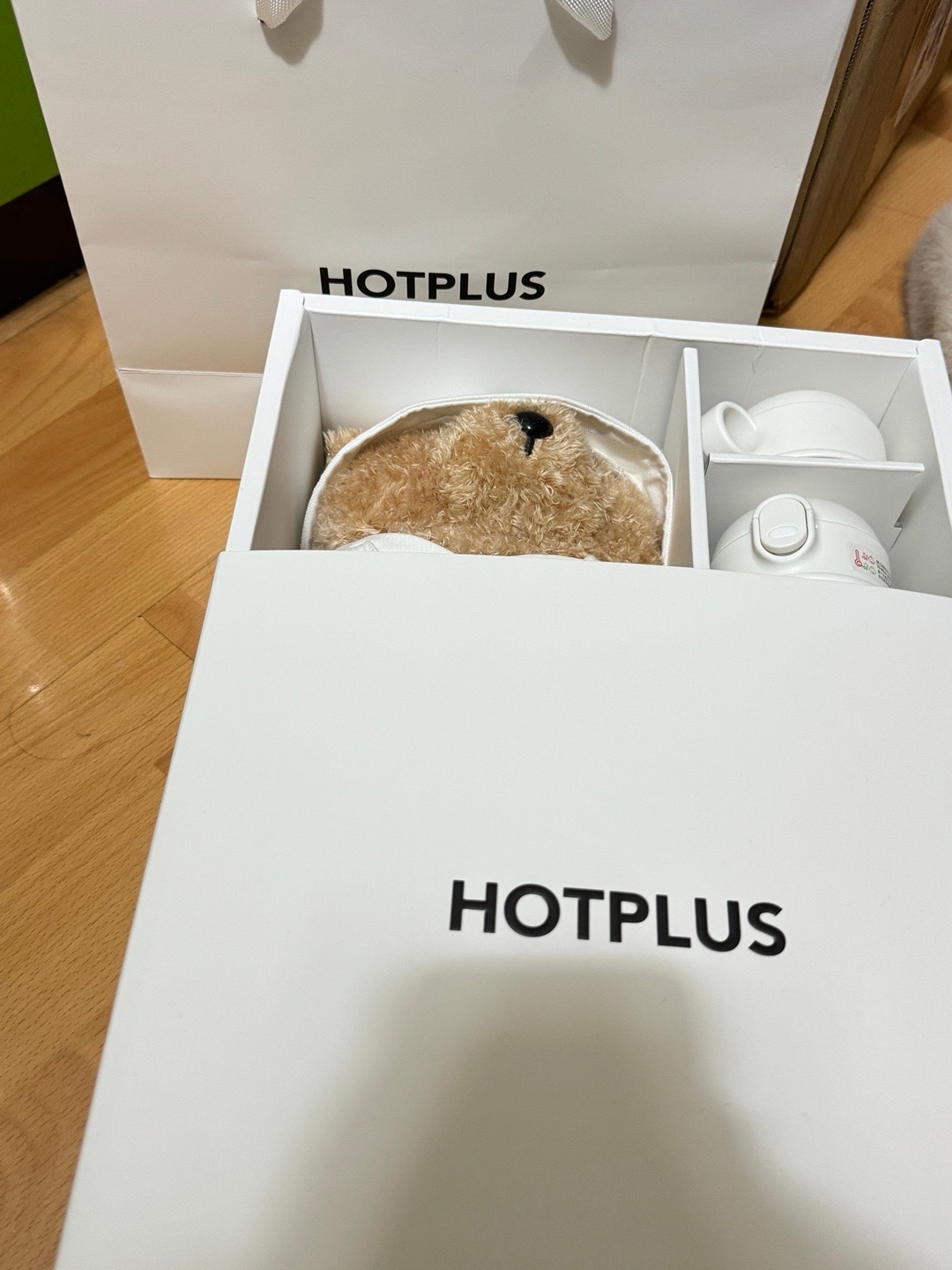 最近收到最可爱的小玩意儿这个小熊杯真的太乖了[并不简单][并不简单]拿着它喝啥应