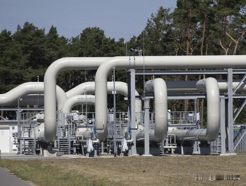 东线全线完工。中国俄罗斯天然气东线管道工程全线完工，正在做投产前准备。投产后，年