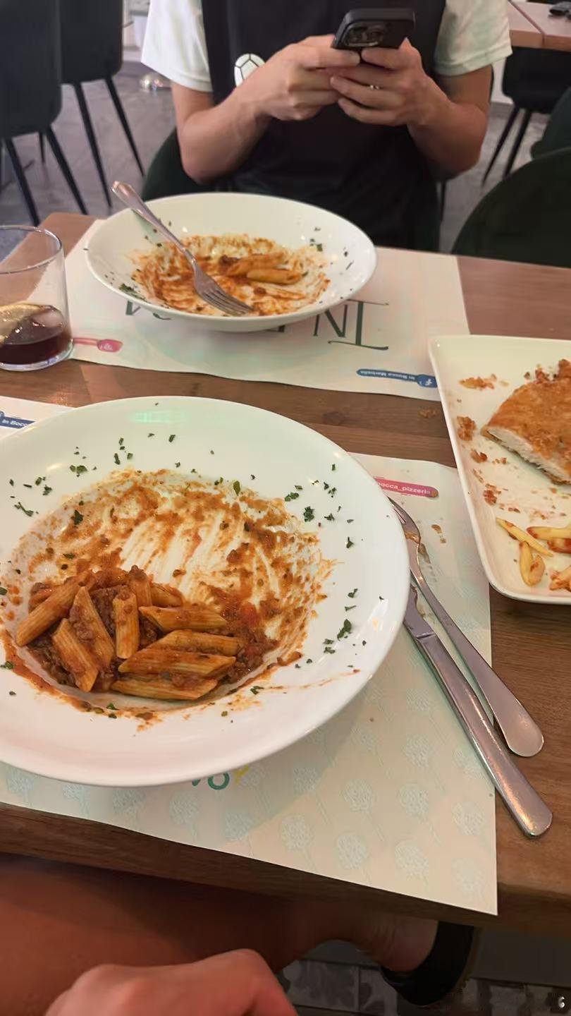 小杜进完球后的早午餐，果然是山西孩子，必须吃面。 ​​​