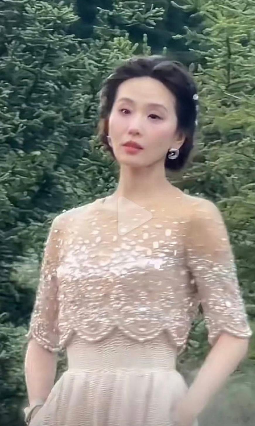 同样是离过婚有孩子需要赡养五位老人的85花，为什么刘诗诗杨幂现如今状态差距这么大