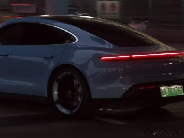一个奇怪现象：电车没有干掉油车，却干掉了汽车修理厂