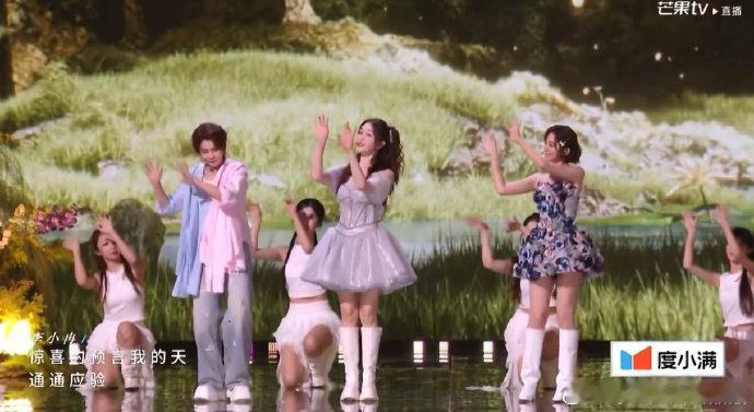 心愿便利贴 不好听但溺爱了真实全开麦舞台太珍贵，姐姐们敢唱敢表现，这份勇气就值得