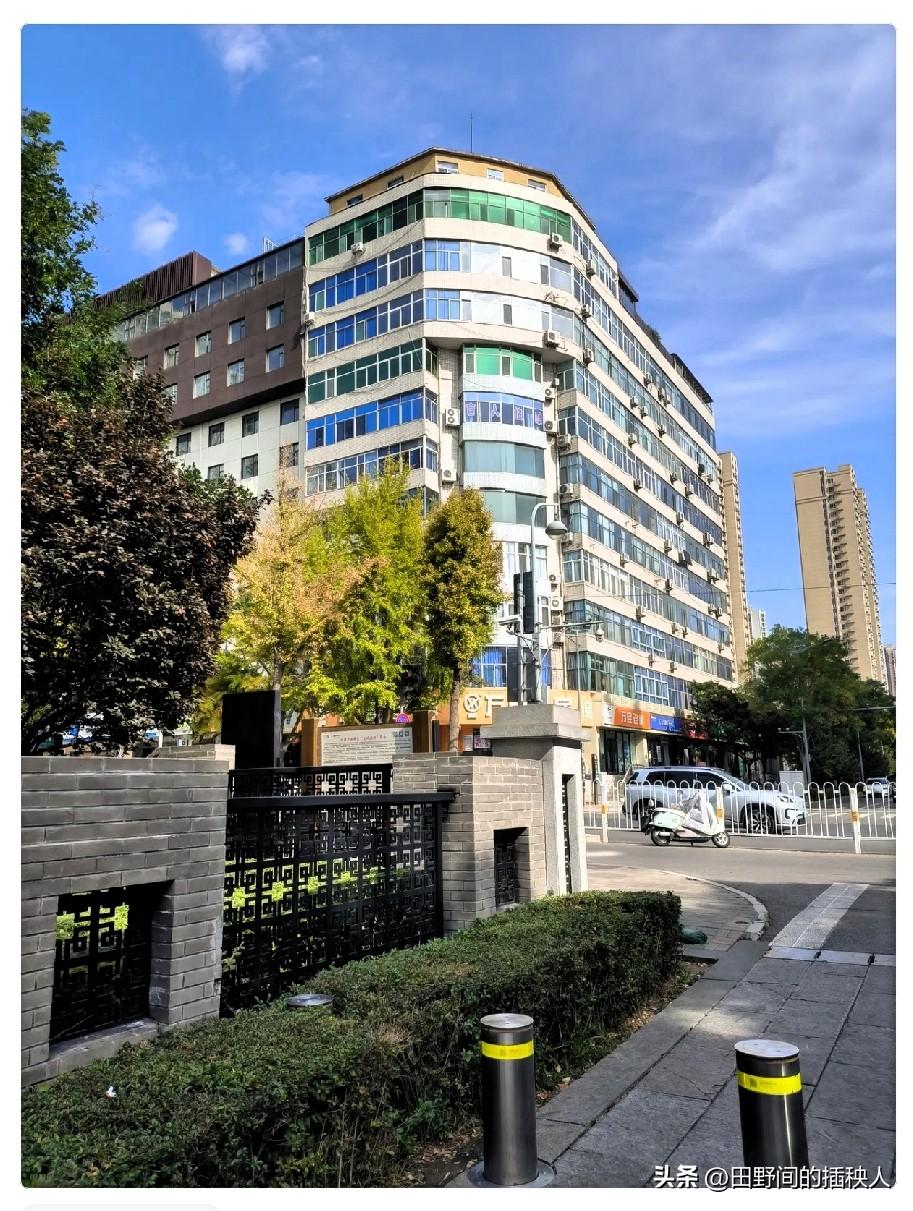 太原的房价太香了

今年，我大姐在太原买了一套低层楼房第 3层，56平米，一室一