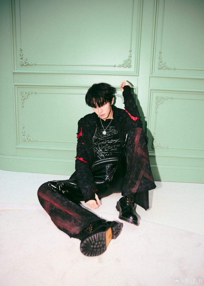 赵让发文赵让希望自己不是昙花一现慢慢凋零 深夜发文：“我觉得只要有真心❤️🔥有