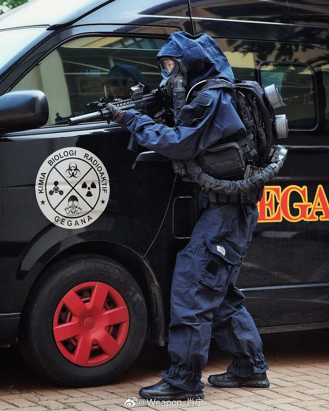 #兵器影像[超话]# 真.生化危机爆发，他能活多久？ ​​​