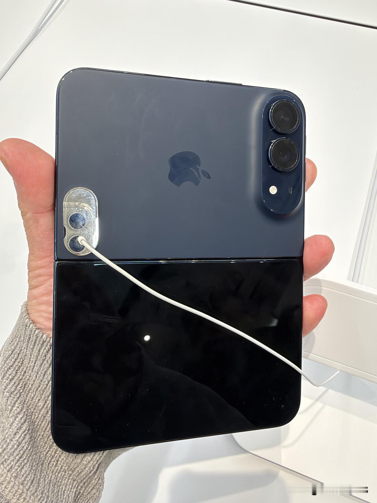 iPhoneDuo国内首销销量曝光

iPhone Duo开售4天销量20万台左