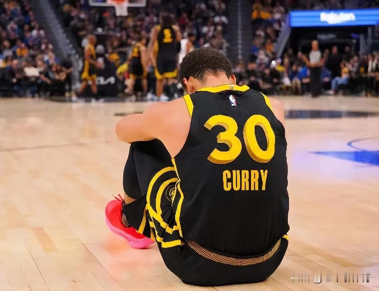 库里单核带队就这效果？
之前总有人说杜兰特是抱库里大腿才夺冠的，汤普森离开库里啥