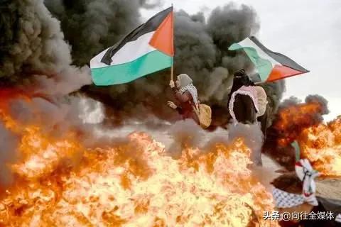 干得漂亮！伊朗革命卫队官宣：第75轮打击打响，直扑美以核心目标
 
当地时间3月