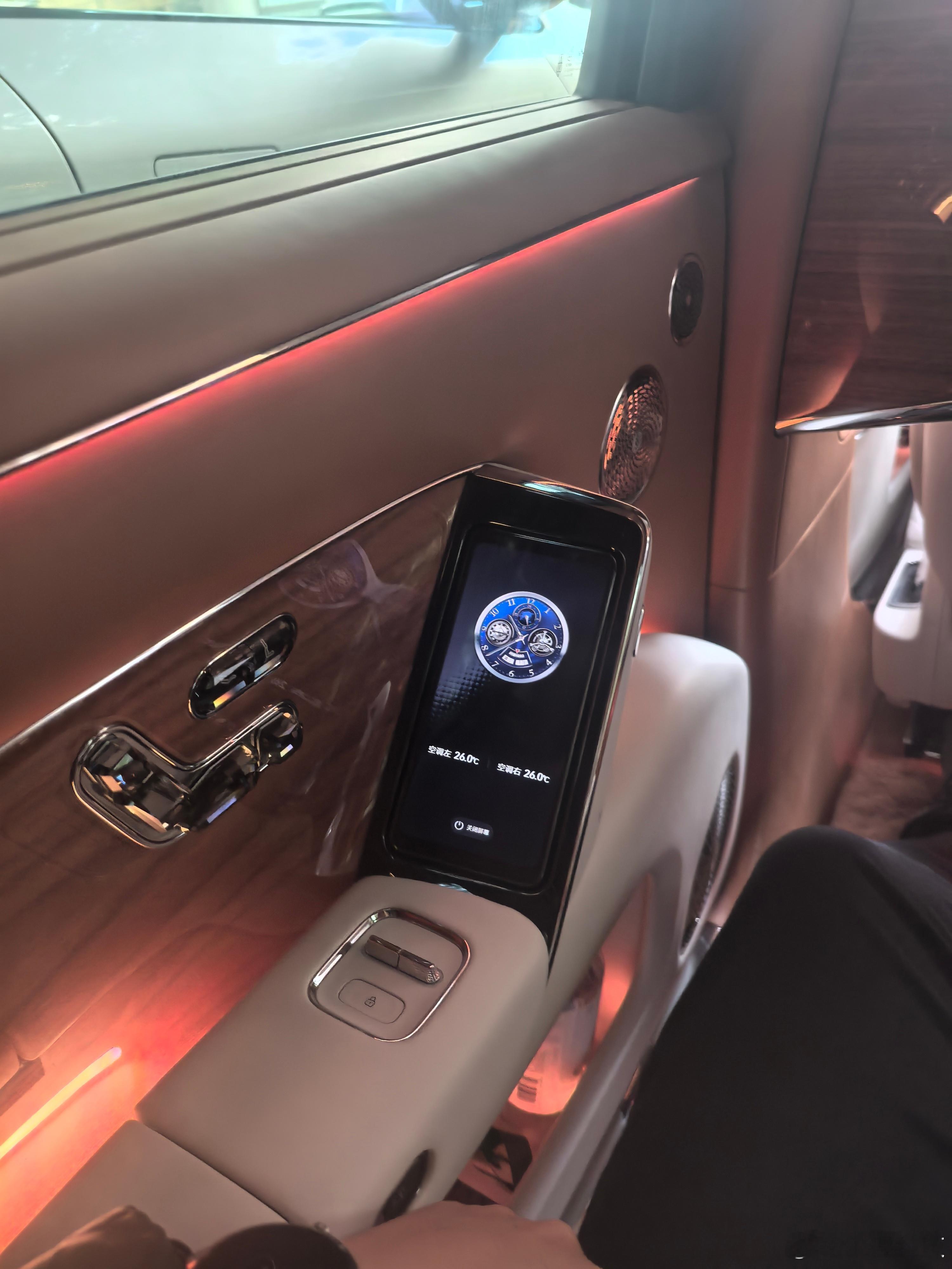 体验了一把尊界S800，确实够尊！难怪现在尊界销量已经快追上78S加起来的总量了