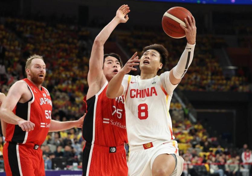 真没想到！亚运会男篮半决赛，中国队竟以78:97大比分输给了日本队。
 
看比赛
