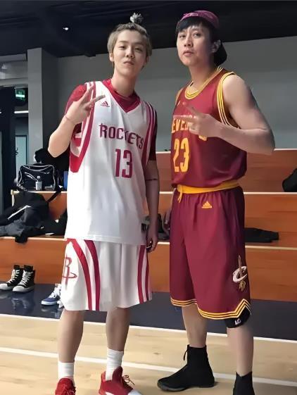 邓超回应和鹿晗吃饭 邓超发文称：“反正就是在一起呗（和鹿晗），彰显了老邓头对小鹿