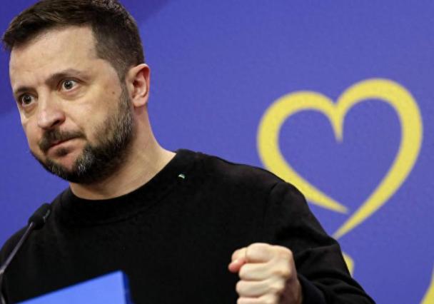 开始发力了？大批乌克兰民众转变立场，认为泽连斯基“难辞其咎”

2025 年末，