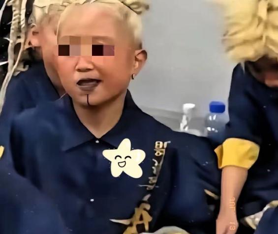 全网暴怒！上海，一场儿童舞蹈比赛的妆造，把人看得气愤不已！一个个可爱的小朋友，被