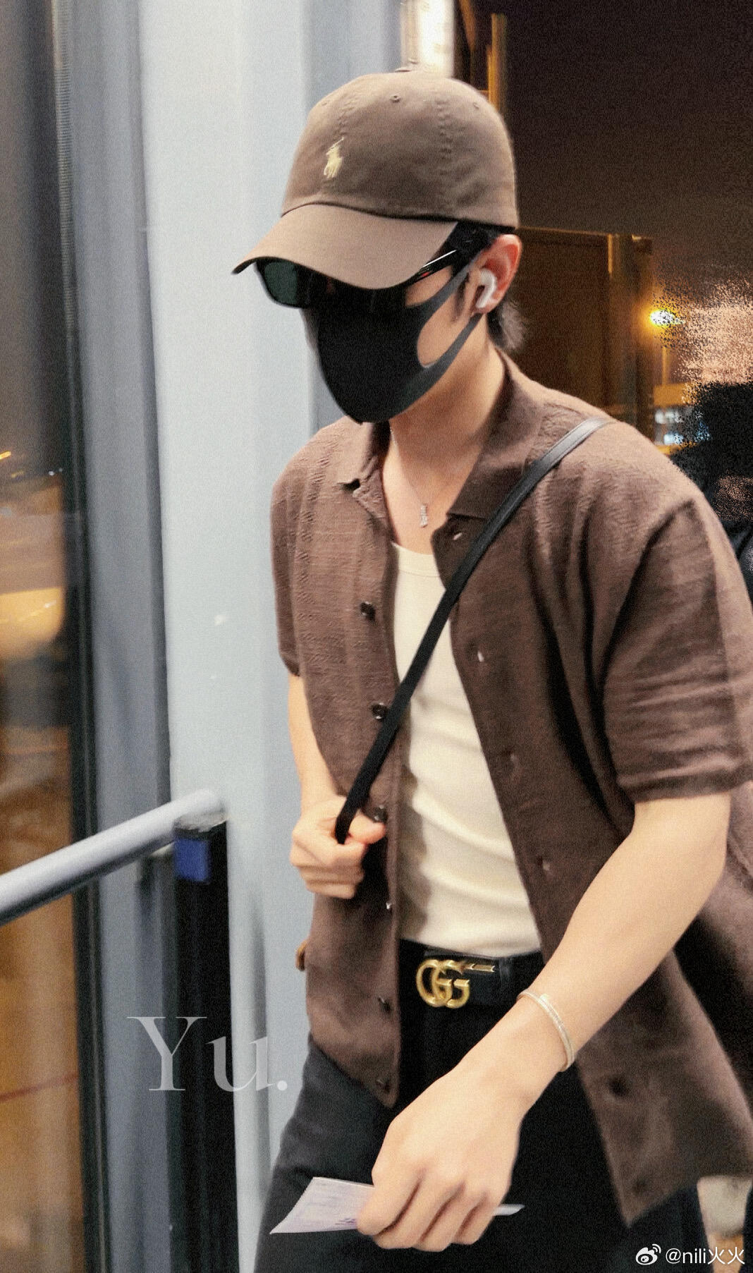 啊啊啊啊美人！这延颈秀项戴项链真好看！还戴了手镯，很爱美又很会打扮自己的小兔肖战