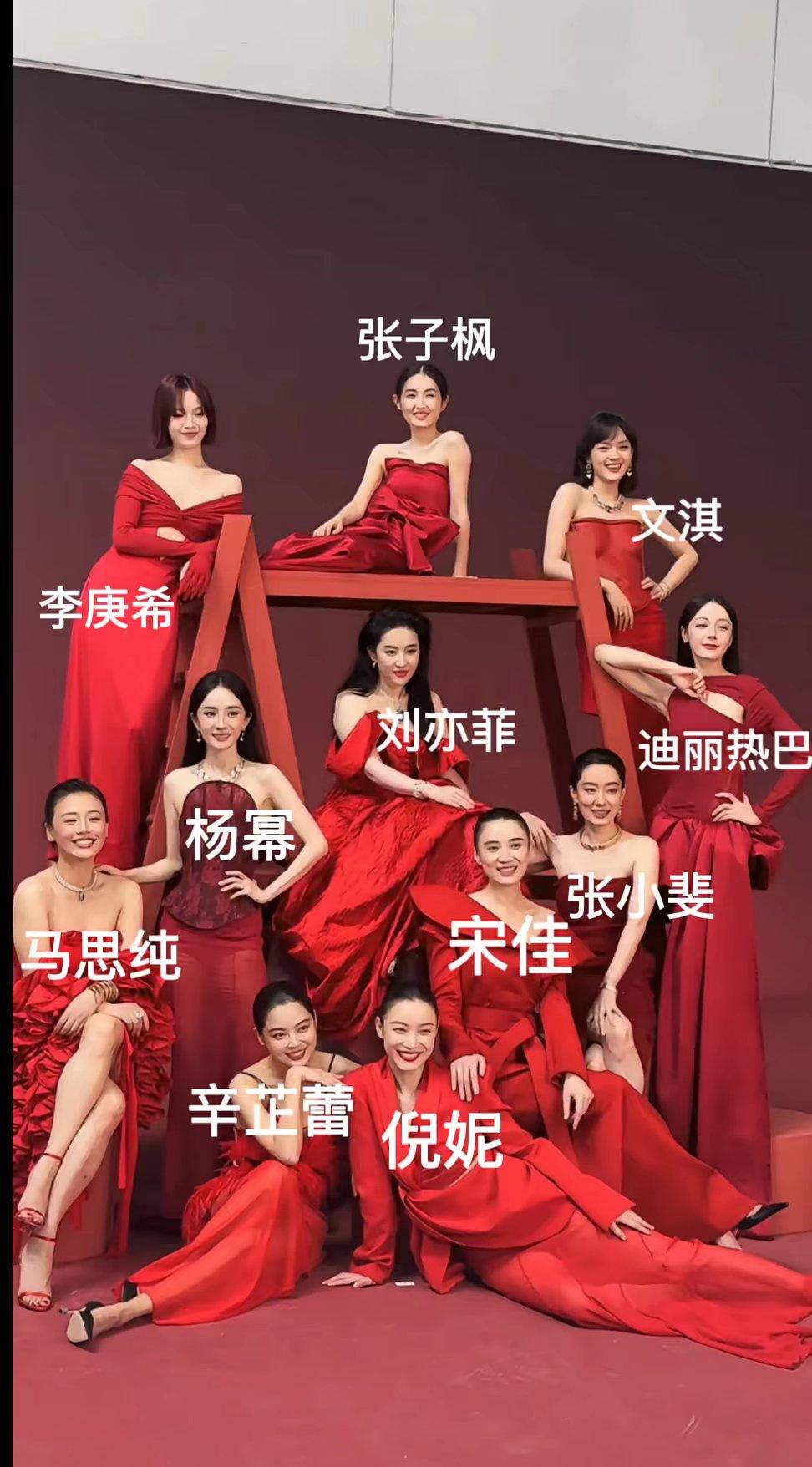 美人如画vOGUE十二周年庆太精彩啦！杨幂在活动上美得不像话，她这次尝试了酷帅狂