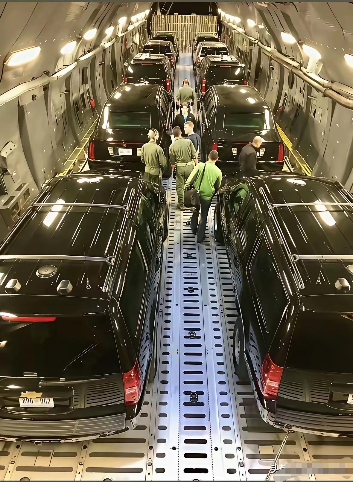 美国果然是架子大，讲排场，这几张照片就是美国代表团提前抵达巴基斯坦的专机
参加美