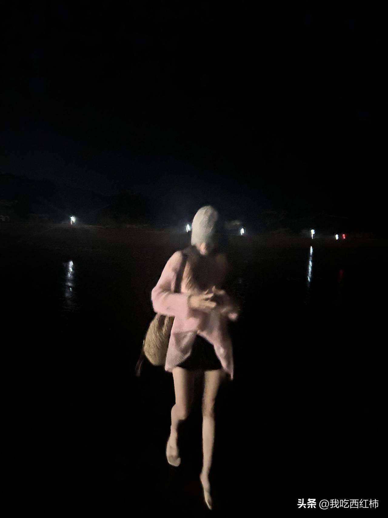 为啥我快乐不起来了，是因为人到中年了吗
最近反反复复感觉活着很没有意思，对任何事