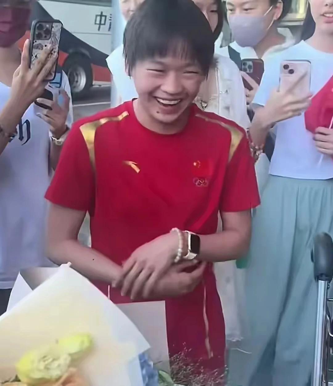 就特别喜欢婵宝这种朴素无华的奥运冠军，一点不端着，必须粉了粉了！